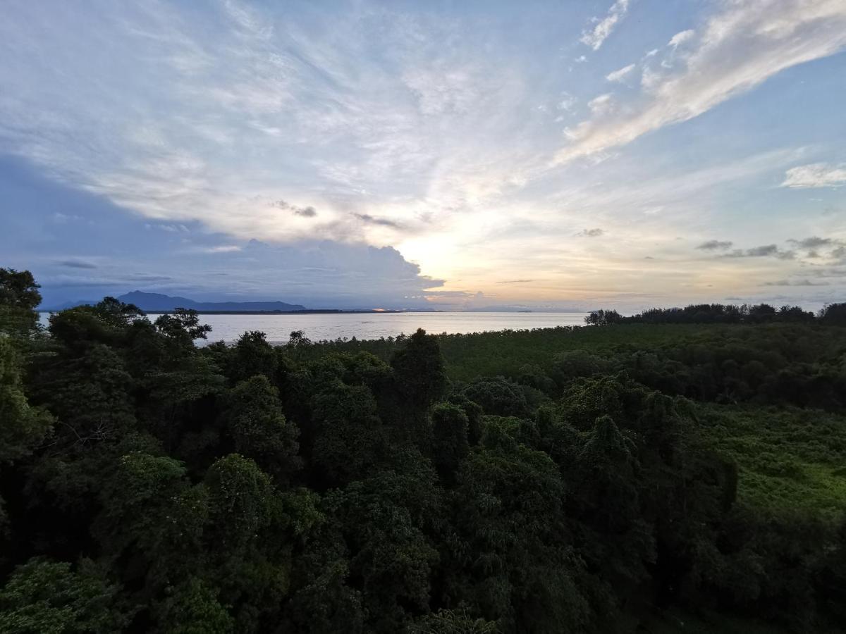 Santubong Suites B Just Like Home Damai 쿠칭 외부 사진